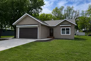 828 Spark Ave, Albert Lea, MN 56007 - Photo 1