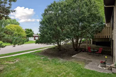 5722 Hyland Courts Drive, Bloomington, MN 55437 - Photo 38