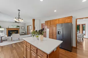 339 Oak Ridge Dr, Vadnais Heights, MN 55127 - Photo 12