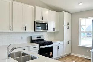 2259 La Tour Dr, Shakopee, MN 55379 - Photo 2