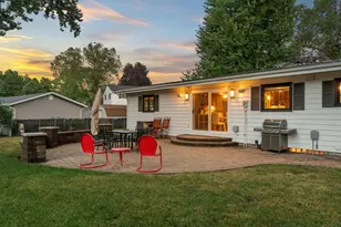 406 Ridge Cir, Albert Lea, MN 56007 - Photo 2