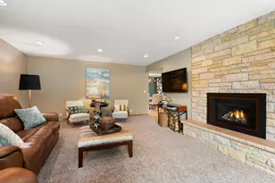 406 Ridge Cir, Albert Lea, MN 56007 - Photo 4
