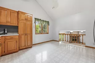 1827 Hydram Ave N, Oakdale, MN 55128 - Photo 16