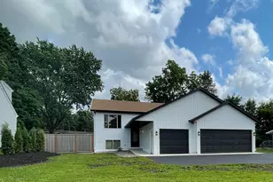 2011 Lake View Dr, Prior Lake, MN 55352 - Photo 2