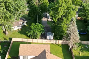 2011 Lake View Dr, Prior Lake, MN 55352 - Photo 4