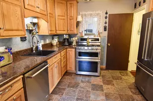 516 St Paul Ave S, Thief River Falls, MN 56701 - Photo 14