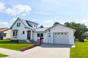 516 St Paul Ave S, Thief River Falls, MN 56701 - Photo 1