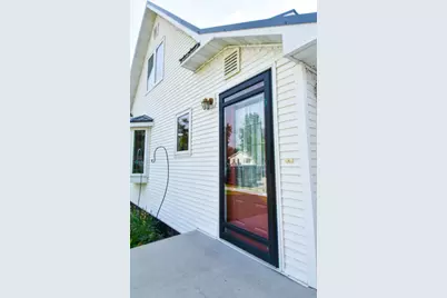 516 Saint Paul Avenue S, Thief River Falls, MN 56701 - Photo 6