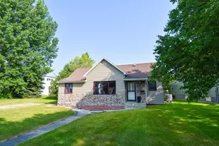237 E Nelson Ave, Warren, MN 56762 - Photo 2