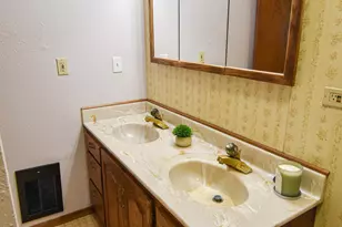 237 E Nelson Ave, Warren, MN 56762 - Photo 24