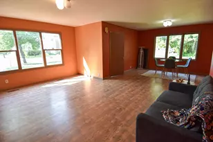 237 E Nelson Ave, Warren, MN 56762 - Photo 8