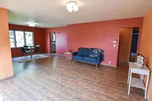 237 E Nelson Ave, Warren, MN 56762 - Photo 6
