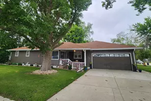 505 9th St SW, Pipestone, MN 56164 - Photo 2