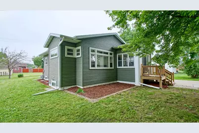 404 1st Avenue SE, Pine Island, MN 55963 - Photo 2