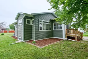 404 1st Ave SE, Pine Island, MN 55963 - Photo 2