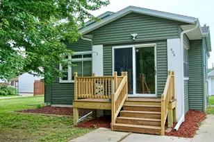 404 1st Ave SE, Pine Island, MN 55963 - Photo 1