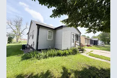 1719 Dover Street, Worthington, MN 56187 - Photo 2