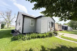 1719 Dover St, Worthington, MN 56187 - Photo 2