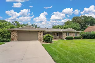 12680 N Shannon Dr, Shakopee, MN 55379 - Photo 2