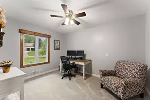 12680 N Shannon Dr, Shakopee, MN 55379 - Photo 24