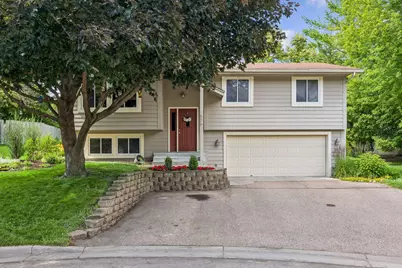 506 Laredo Lane, Chanhassen, MN 55317 - Photo 2