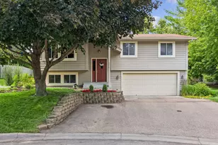 506 Laredo Ln, Chanhassen, MN 55317 - Photo 2