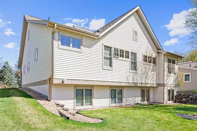 2710 Red Splendor Circle E, Maplewood, MN 55119 - Photo 34