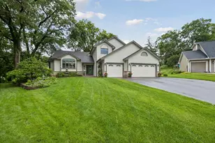 13480 Georgia Ct, Apple Valley, MN 55124 - Photo 2