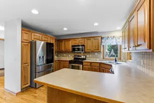 9918 Kiwi Ave N, Brooklyn Park, MN 55443 - Photo 10