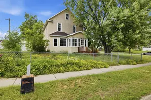 217 3rd Ave NW, Chisholm, MN 55719 - Photo 2