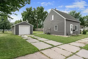 1810 1st Ave SE, Austin, MN 55912 - Photo 2