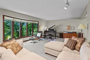 61 Flandrau Pl, Saint Paul, MN 55106 - Photo 4
