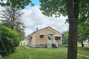 416 10th St, International Falls, MN 56649 - Photo 2