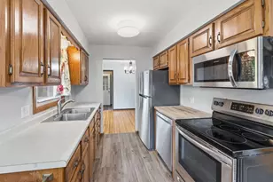 821 Sterling St N, Maplewood, MN 55119 - Photo 6