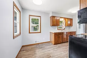 821 Sterling St N, Maplewood, MN 55119 - Photo 4