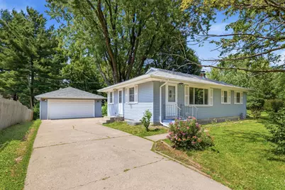 821 Sterling Street N, Maplewood, MN 55119 - Photo 2