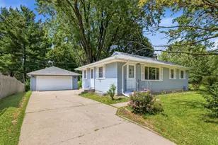 821 Sterling St N, Maplewood, MN 55119 - Photo 2