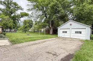 409 9th St SW, Willmar, MN 56201 - Photo 4