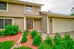 2414 Oakridge Ct, Stillwater, MN 55082 - Photo 2