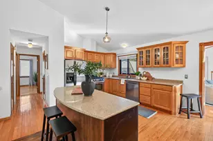 17462 Logan's Dr, Eden Prairie, MN 55346 - Photo 16