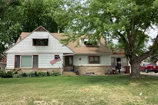 413 Hawthorne Street E, Albert Lea, MN 56007 - Photo 1