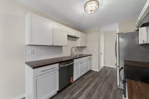 5226 Beachside Dr, Hopkins, MN 55343 - Photo 14