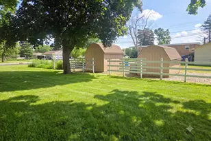 301 S Walnut St, Belle Plaine, MN 56011 - Photo 8