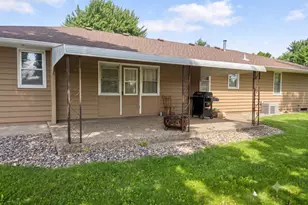 301 S Walnut St, Belle Plaine, MN 56011 - Photo 4