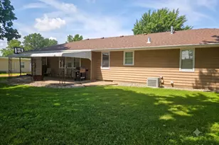 301 S Walnut St, Belle Plaine, MN 56011 - Photo 6