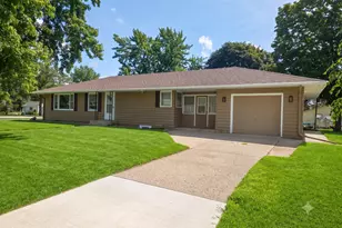 301 S Walnut St, Belle Plaine, MN 56011 - Photo 2