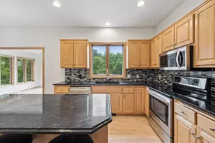 9257 Shetland Rd, Eden Prairie, MN 55347 - Photo 8