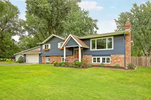 193 Ridgeview Dr, Wayzata, MN 55391 - Photo 1