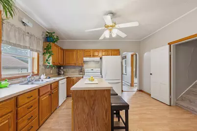 260 N Cordova Avenue, Le Center, MN 56057 - Photo 10