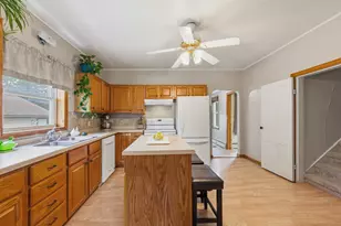 260 N Cordova Ave, Le Center, MN 56057 - Photo 10